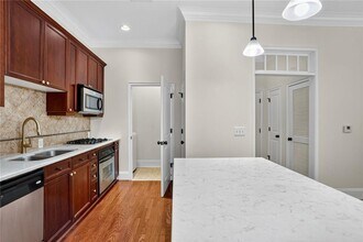 11 Perimeter Center E in Atlanta, GA - Building Photo - Building Photo