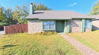 301 Gatewood Rd in Garland, TX - Building Photo