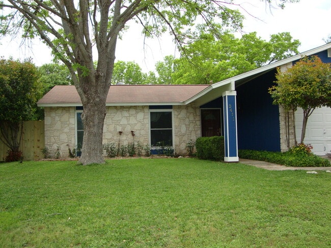 3411 Meadow Dr