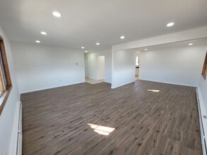 8459 W Oak Ave in Niles, IL - Building Photo - Building Photo