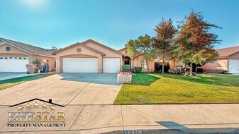 2815 Flint Hills Dr in Bakersfield, CA - Building Photo
