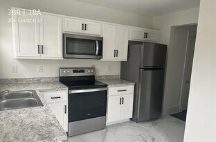 205 Church St in Versailles, KY - Building Photo