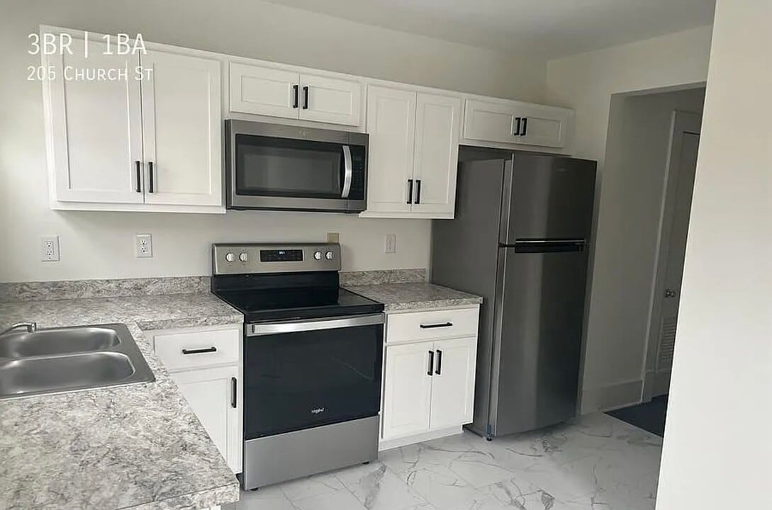 205 Church St in Versailles, KY - Building Photo