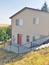 912 S Main St in Pendleton, OR - Building Photo - Building Photo