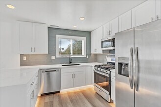1239 N Citrus Ave, Unit 4 in Vista, CA - Foto de edificio - Building Photo