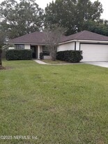 608 Abbey Ct in Orange Park, FL - Building Photo