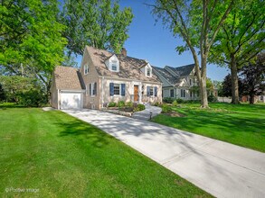 1011 N Washington St in Wheaton, IL - Building Photo - Building Photo
