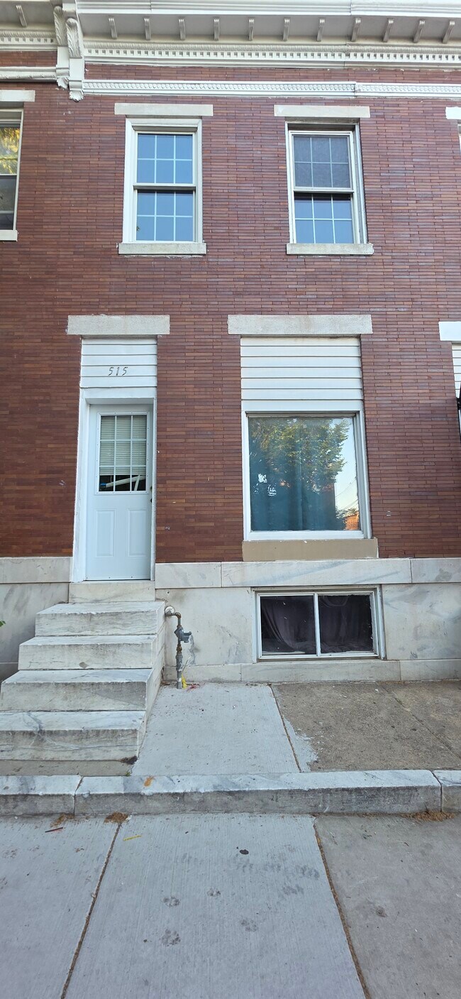 property at 515 N Kenwood Ave