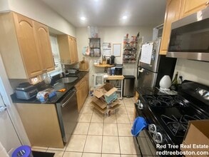 120 Foster Ter, Unit 1 in Boston, MA - Foto de edificio - Building Photo