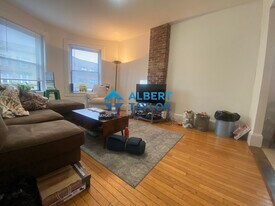 872 Huntington Ave, Unit 3 in Boston, MA - Building Photo