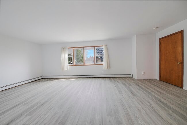 180 W 22nd St in Bayonne, NJ - Building Photo - Building Photo