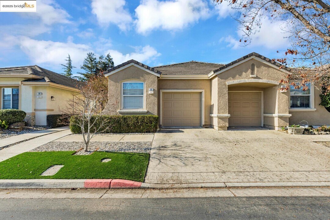 197 Summerset Dr in Brentwood, CA - Building Photo