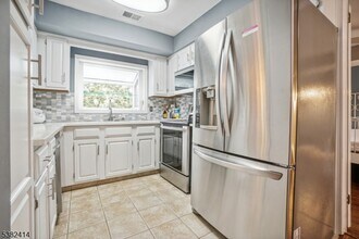 75 Academy Ct in Bedminster, NJ - Building Photo - Building Photo