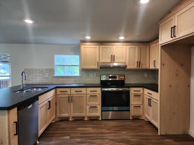 property at 1403 W 11th St