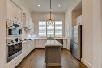 2724 Dolce Oaks Dr in Houston, TX - Foto de edificio - Building Photo