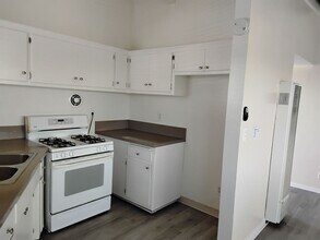 GRACIA in Redondo Beach, CA - Building Photo - Interior Photo