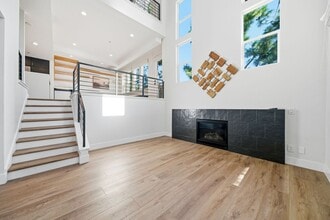 636 Jeanette Ln in Santa Ana, CA - Building Photo - Building Photo