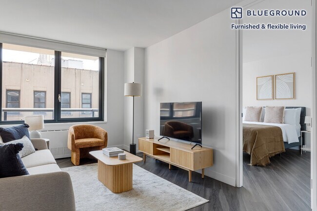 250 E Houston St in New York, NY - Building Photo - Building Photo
