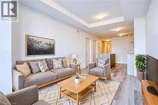 461 Green Rd in Hamilton, ON - Building Photo