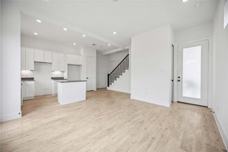 8103 Calhoun Rd in Houston, TX - Building Photo - Building Photo