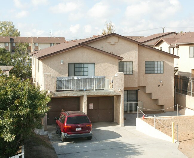 2616-2620 Highland Ave in San Diego, CA - Foto de edificio - Building Photo