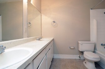 Bella Vista Park in Dallas, TX - Building Photo - Interior Photo