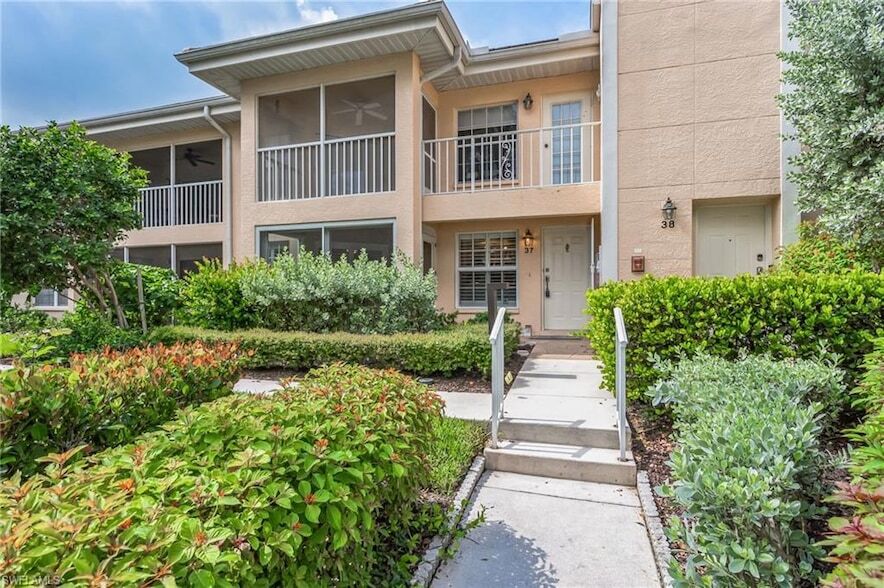 5633 Turtle Bay Dr, Unit 37 in Naples, FL - Building Photo