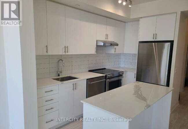 9000 Jane St in Vaughan, ON - Building Photo - Building Photo