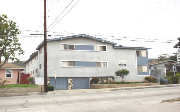 Beverly Glen Apartments in Whittier, CA - Building Photo