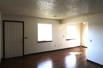 316 Falcon Ct in Norman, OK - Building Photo - Building Photo