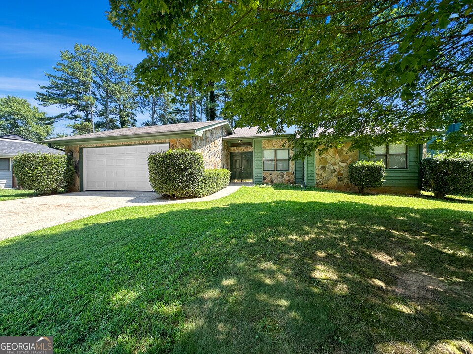 1616 Golf Link Dr in Stone Mountain, GA - Building Photo