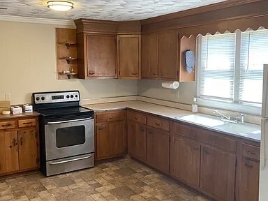 152 Dalton St, Unit 2nd flr in West Haven, CT - Building Photo - Building Photo
