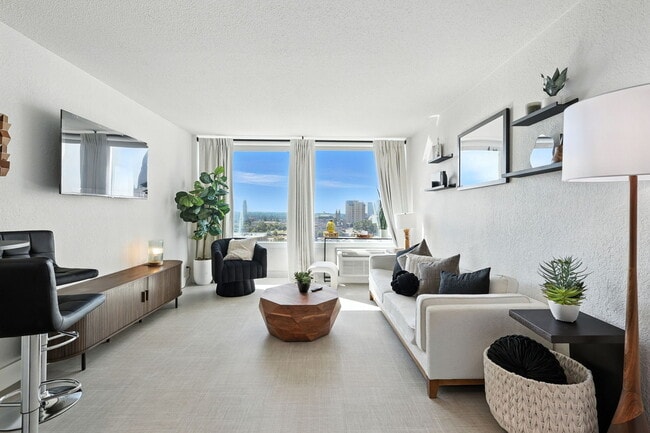 West 7th Apartments in Tulsa, OK - Building Photo - Building Photo