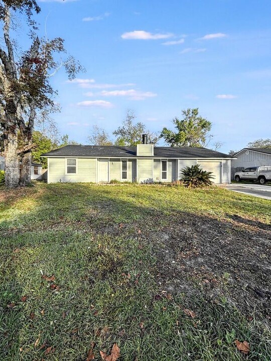 2839 Kiowa Ave in Orange Park, FL - Building Photo