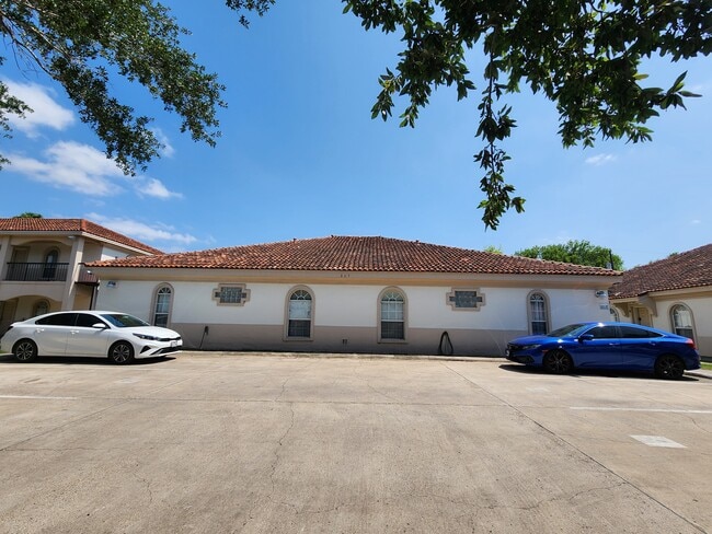 607 Buena Vista Dr, Unit 2B
