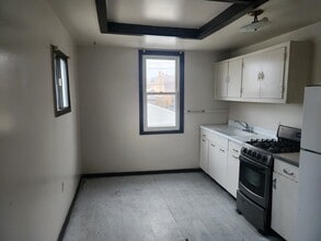 205 16th St, Unit 207-2nd Fl R in Altoona, PA - Building Photo - Building Photo