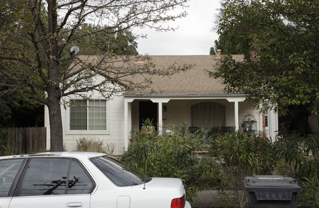 2744 Pine St in Napa, CA - Foto de edificio - Building Photo