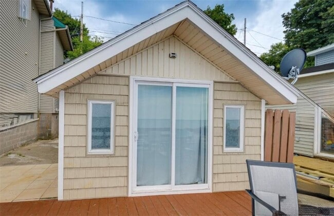 property at 182 Lake Bluff Rd