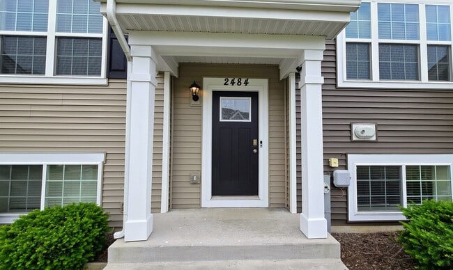2484 Alison Ave in Pingree Grove, IL - Building Photo - Building Photo