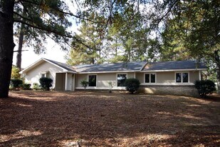 100 Foxhill Dr in Enterprise, AL - Building Photo