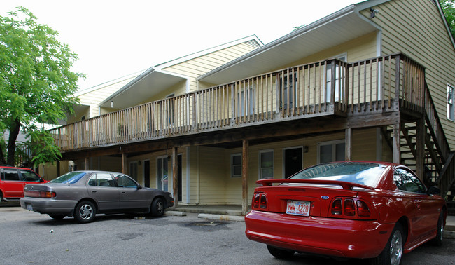 1505 Crest Rd in Raleigh, NC - Foto de edificio - Building Photo