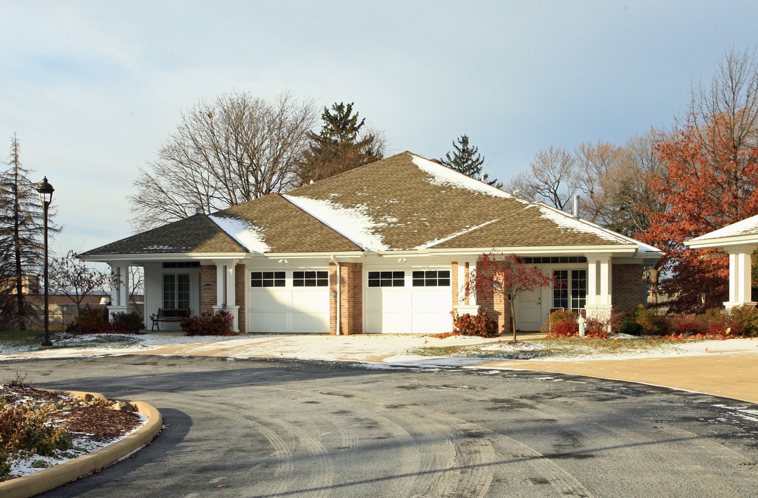Holy Spirit Villas II in Cleveland, OH - Foto de edificio