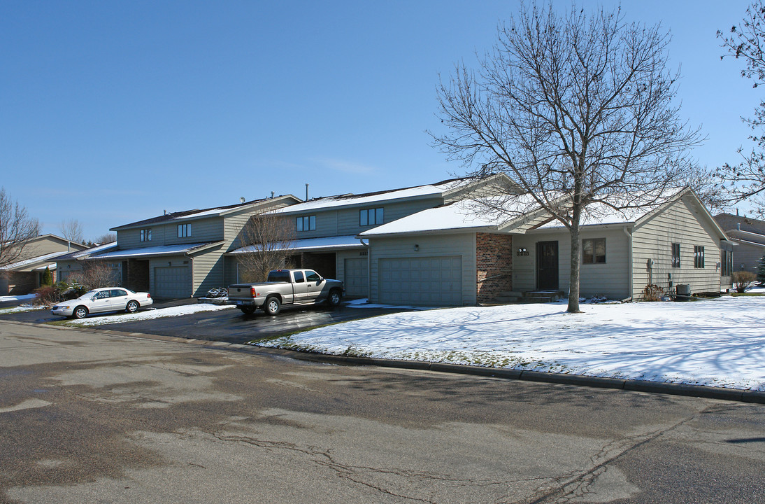 2205-2215 Hidden Valley Rd in Northfield, MN - Building Photo