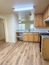 3201 Royal Crest Dr in Fort Worth, TX - Building Photo - Building Photo
