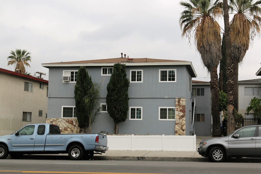 6929 Whitsett Ave in North Hollywood, CA - Building Photo