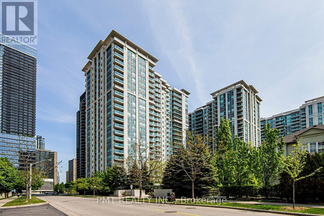 31-631 Bales Ave in Toronto, ON - Building Photo