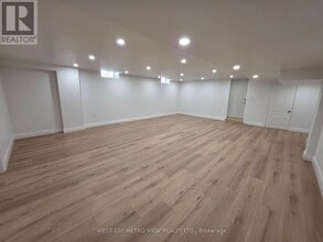 250 Sunset Ridge in Vaughan, ON - Building Photo - Building Photo