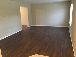 7352 Woodside Dr in Avon, IN - Building Photo - Building Photo