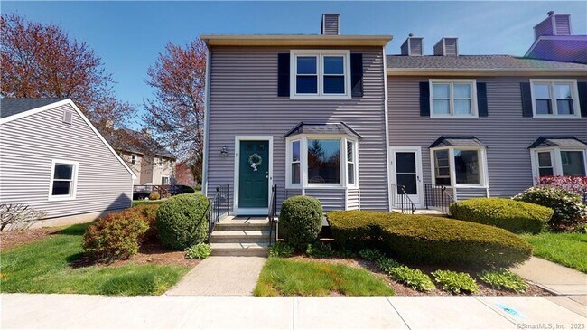 1 Daventry Hill Ln in Suffield, CT - Building Photo - Building Photo