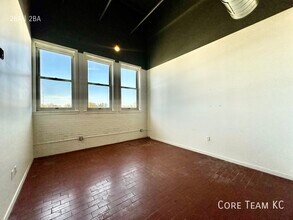 1180 E 30th St in Kansas City, MO - Building Photo - Building Photo